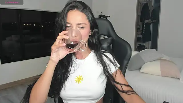 Snapshot of EvaMoet chatting on March 2025 05:08:01 AM EvaMoet online show from March 2025 05:08:01 AM