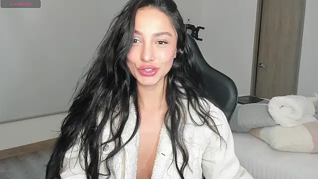 Snapshot of EvaMoet chatting on March 2025 08:34:01 AM EvaMoet online show from March 2025 08:34:01 AM