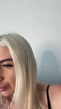Snapshot of Mia_Roxie chatting on June 2026 03:29:02 AM Mia Roxie online show from June 2026 03:29:02 AM