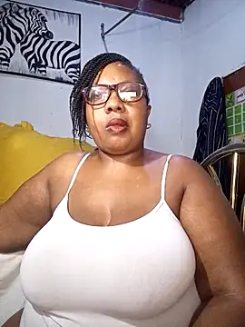 Snapshot of YELLOW_BONE chatting on February 2026 09:04:01 PM YELLOW BONE online show from February 2026 09:04:01 PM