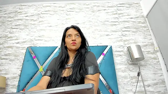 veronica salas online show from December 2024 06:44:01 AM