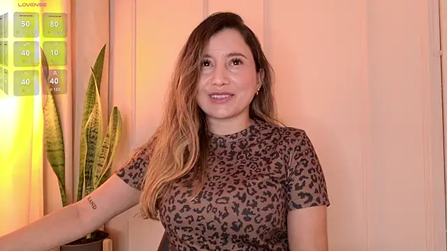 Angela smile online show from May 2026 09:53:01 PM
