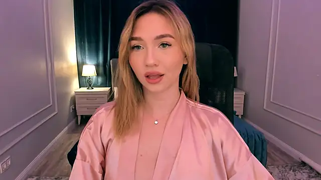 Snapshot of GracefulLook chatting on January 2025 07:39:01 PM GracefulLook online show from January 2025 07:39:01 PM