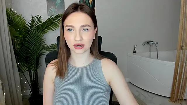 Snapshot of GracefulLook chatting on March 2025 03:22:01 AM GracefulLook online show from March 2025 03:22:01 AM