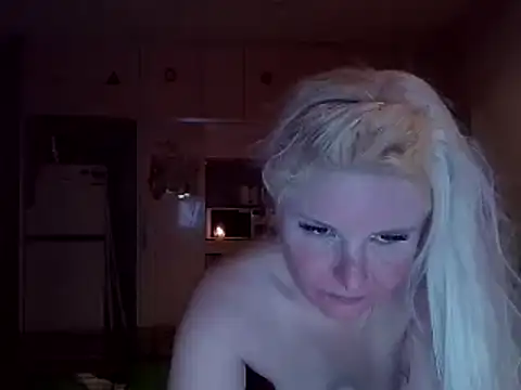 Snapshot of qvncrazy chatting on February 2025 10:05:02 AM qvncrazy online show from February 2025 10:05:02 AM