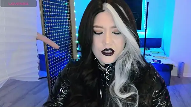 wickedxqueen online show from March 2026 10:13:02 PM