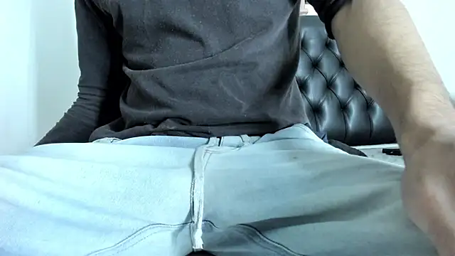 JohanyLatino online show from February 2025 11:23:01 AM