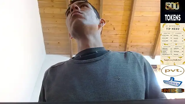 JohanyLatino online show from April 2026 04:28:02 PM