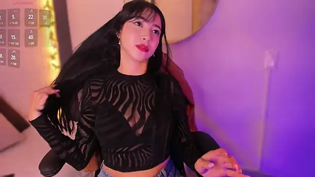 Snapshot of emma_woods_ chatting on December 2024 12:34:02 PM emma woods online show from December 2024 12:34:02 PM