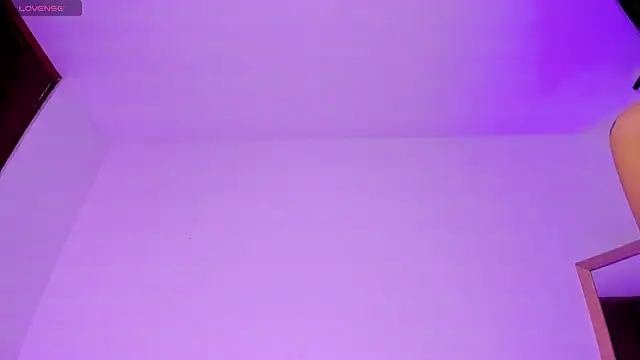 Snapshot of emma_woods_ chatting on March 2025 03:30:02 PM emma woods online show from March 2025 03:30:02 PM