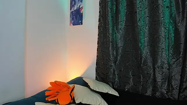 Snapshot of emma_woods_ chatting on September 2025 02:44:01 AM emma woods online show from September 2025 02:44:01 AM