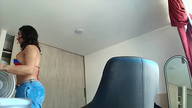Snapshot of roxana_collins chatting on July 2026 07:40:02 PM roxana collins online show from July 2026 07:40:02 PM