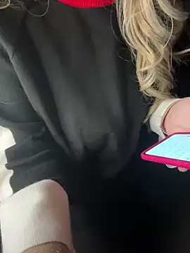 Snapshot of Mayoosh6 chatting on February 2025 09:47:02 AM Mayoosh6 online show from February 2025 09:47:02 AM