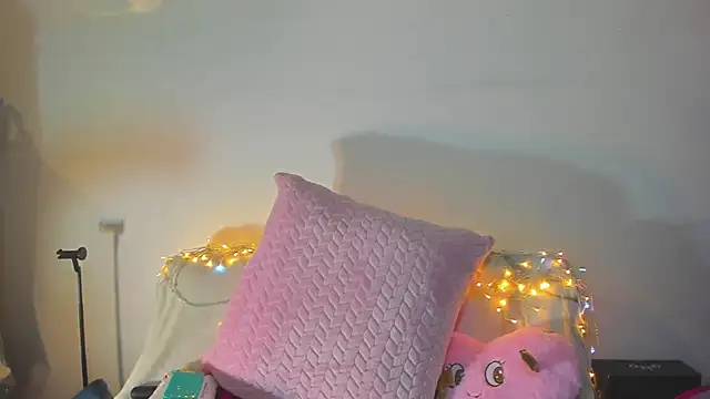 Natalia Suarez online show from September 2025 02:13:02 AM