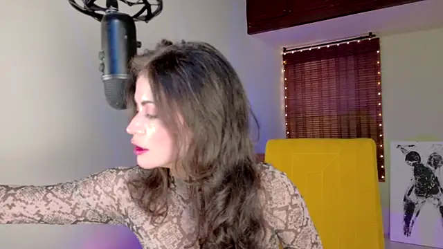 Snapshot of Emma__Blanco chatting on October 2025 04:47:02 PM Emma  Blanco online show from October 2025 04:47:02 PM