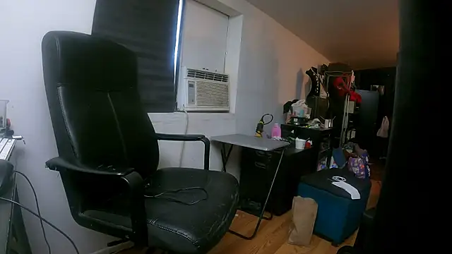 Snapshot of leanjamesdean chatting on March 2025 10:43:02 PM leanjamesdean online show from March 2025 10:43:02 PM