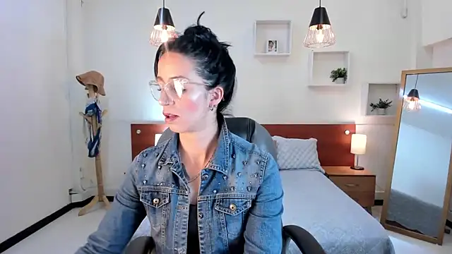 Kristen Garner online show from January 2025 08:07:02 PM