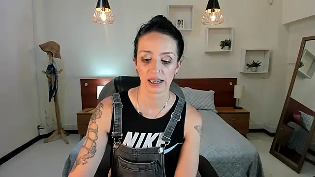 Kristen Garner online show from January 2025 08:06:02 PM