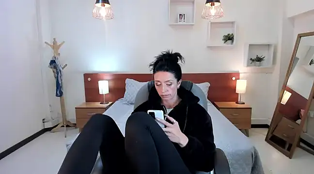 Kristen Garner online show from January 2025 12:06:01 AM