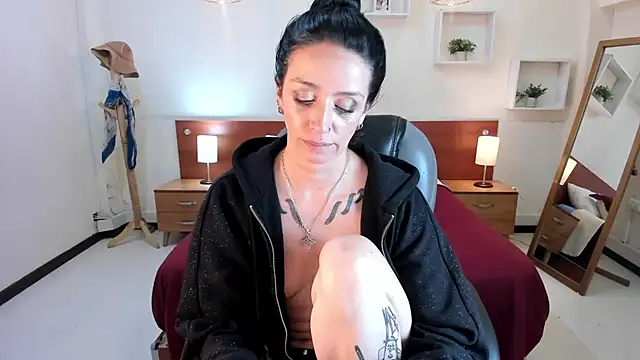 Kristen Garner online show from February 2025 11:55:02 PM