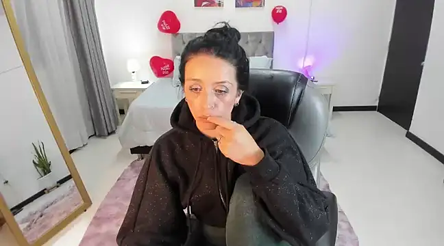 Kristen Garner online show from February 2025 11:42:01 PM