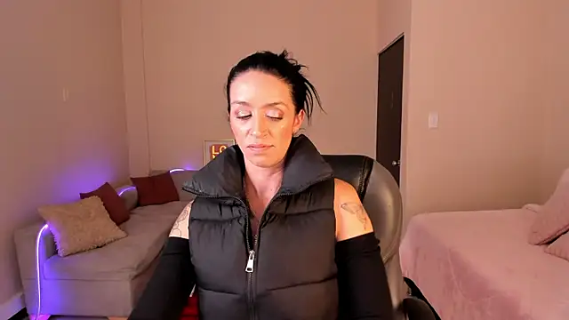 Snapshot of Kristen_Garner chatting on May 2026 08:17:01 PM Kristen Garner online show from May 2026 08:17:01 PM