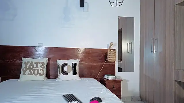 Elegant Ebony online show from March 2026 09:37:01 AM