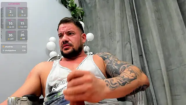 Snapshot of musclemonster31 chatting on February 2025 01:13:01 AM musclemonster31 online show from February 2025 01:13:01 AM