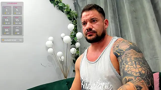 Snapshot of musclemonster31 chatting on February 2025 07:38:02 AM musclemonster31 online show from February 2025 07:38:02 AM