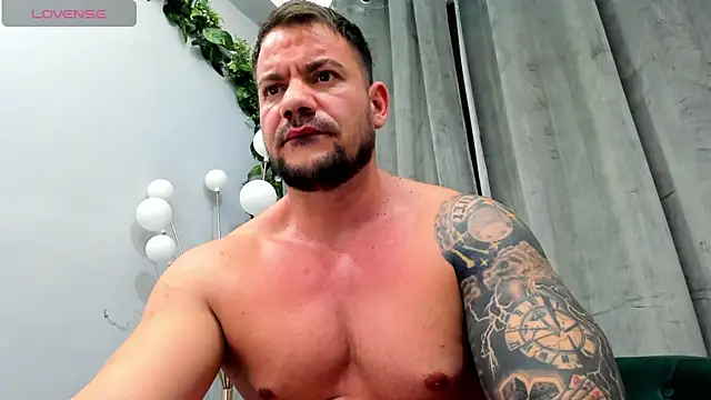 Snapshot of musclemonster31 chatting on February 2025 10:14:02 PM musclemonster31 online show from February 2025 10:14:02 PM
