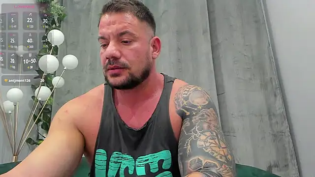 Snapshot of musclemonster31 chatting on February 2025 08:28:02 AM musclemonster31 online show from February 2025 08:28:02 AM