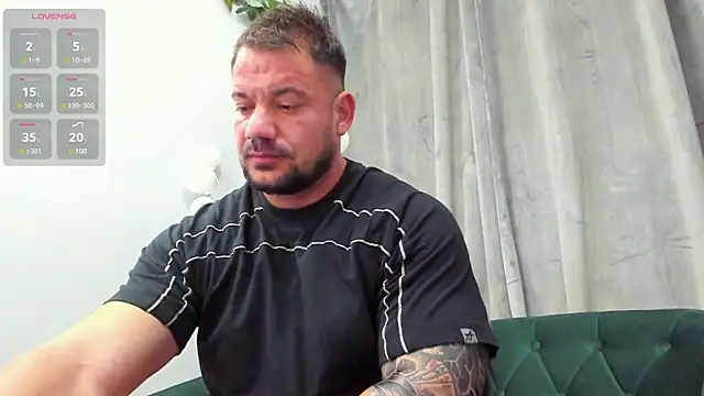 Snapshot of musclemonster31 chatting on February 2025 05:43:02 AM musclemonster31 online show from February 2025 05:43:02 AM