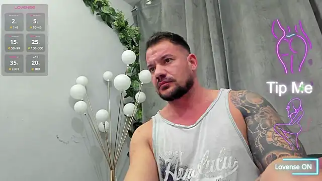 Snapshot of musclemonster31 chatting on March 2025 06:10:01 AM musclemonster31 online show from March 2025 06:10:01 AM