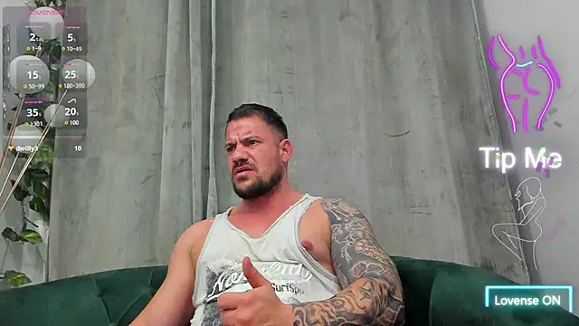 Snapshot of musclemonster31 chatting on March 2025 05:00:02 AM musclemonster31 online show from March 2025 05:00:02 AM