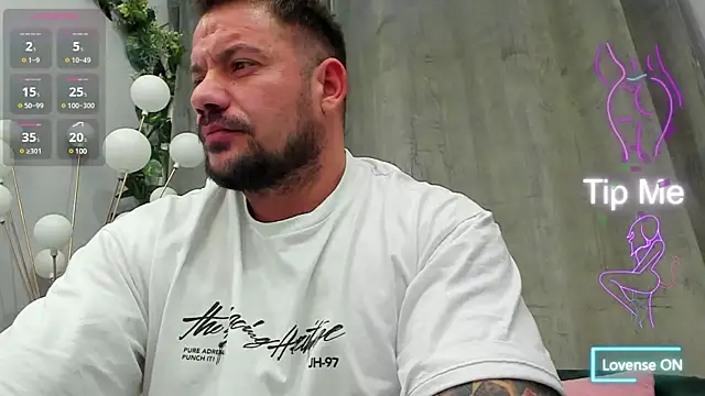 Snapshot of musclemonster31 chatting on March 2025 10:33:01 PM musclemonster31 online show from March 2025 10:33:01 PM