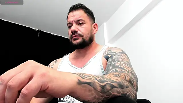 Snapshot of musclemonster31 chatting on October 2025 03:57:01 AM musclemonster31 online show from October 2025 03:57:01 AM
