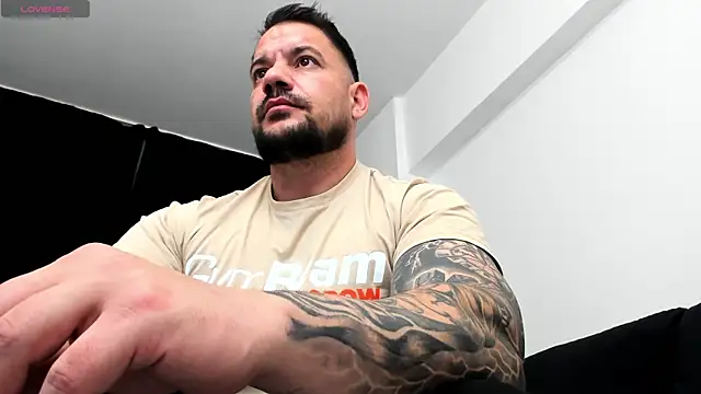 Snapshot of musclemonster31 chatting on October 2025 12:28:01 PM musclemonster31 online show from October 2025 12:28:01 PM