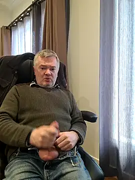 Snapshot of MichOxxford chatting on September 2025 06:51:01 AM MichOxxford online show from September 2025 06:51:01 AM