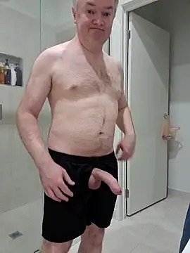 Snapshot of MichOxxford chatting on October 2025 02:02:01 PM MichOxxford online show from October 2025 02:02:01 PM