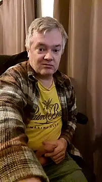 Snapshot of MichOxxford chatting on November 2025 09:32:01 AM MichOxxford online show from November 2025 09:32:01 AM