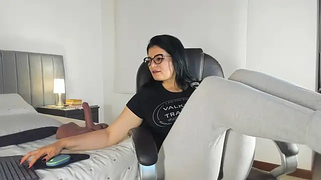 adriana71 online show from April 2026 02:05:02 AM