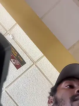 Snapshot of ITSONLYKENNY chatting on February 2025 06:27:02 PM ITSONLYKENNY online show from February 2025 06:27:02 PM