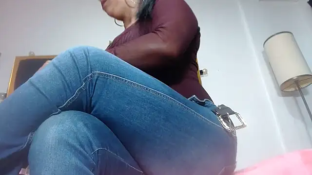 Helennahot online show from April 2026 01:50:02 PM