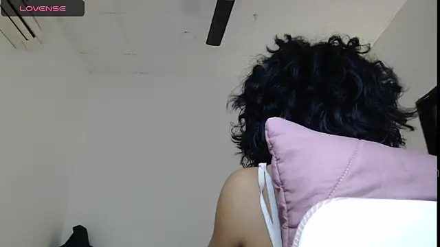 Snapshot of Putaku_San chatting on October 2025 04:00:02 AM Putaku San online show from October 2025 04:00:02 AM