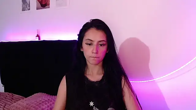 Coralinnee  online show from March 2025 04:03:01 AM