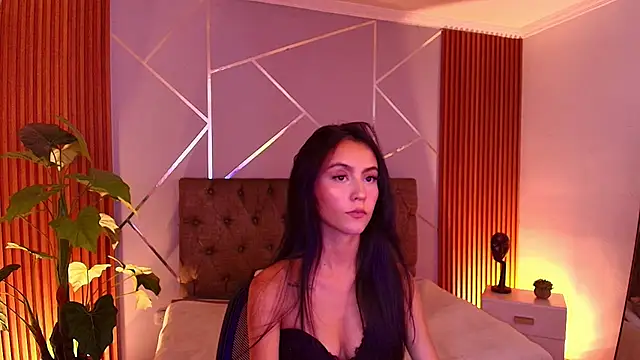 Coralinnee  online show from March 2026 06:28:02 AM