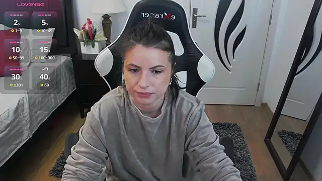 Snapshot of AmyPure_ chatting on April 2026 04:48:01 AM AmyPure online show from April 2026 04:48:01 AM