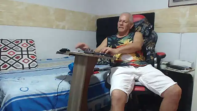 VALENTINO1983  online show from September 2025 06:23:02 AM