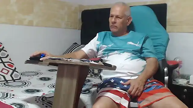 VALENTINO1983  online show from October 2025 02:42:01 AM