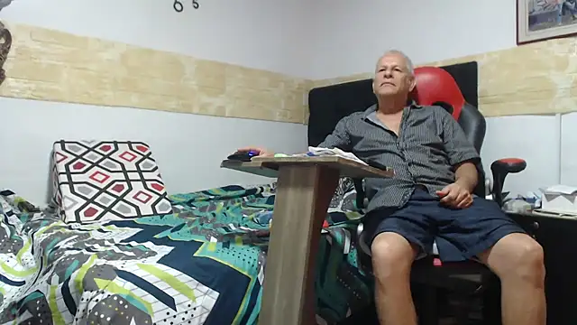 VALENTINO1983  online show from November 2025 10:04:02 PM